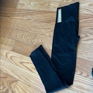 Skims NWT Black Leggings SOFT SEAMLESS